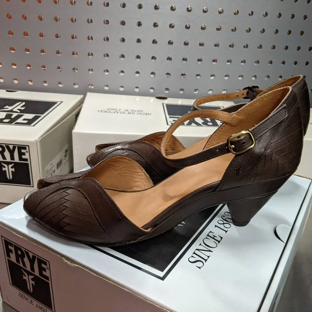 Frye - Ada Vintage Strap - Bark - Picture 4 of 11